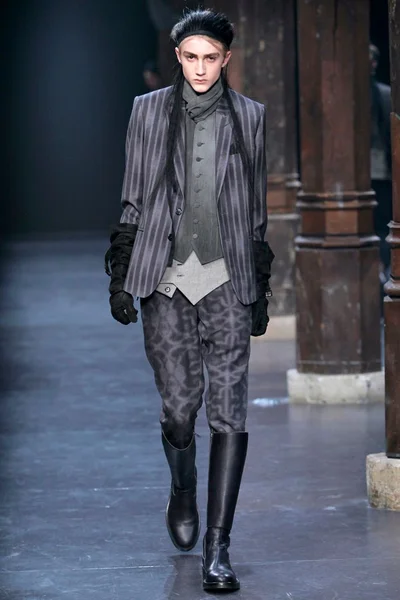 Look 18